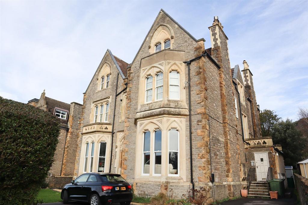 21 Linden Road, Clevedon BS21 2 bed apartment £950 pcm (£219 pw)