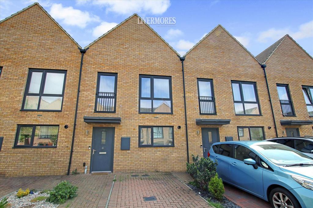 Ashmore Close, Dartford 3 bed terraced house £1,900 pcm (£438 pw)