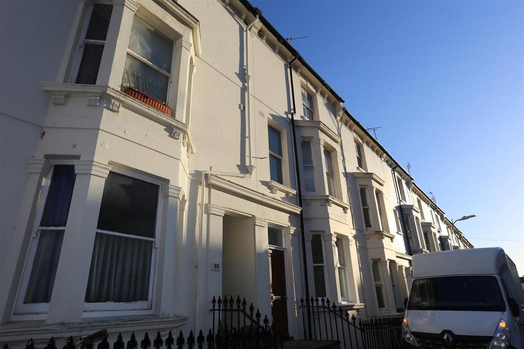 Lansdowne Street, Hove 2 bed flat £1,495 pcm (£345 pw)