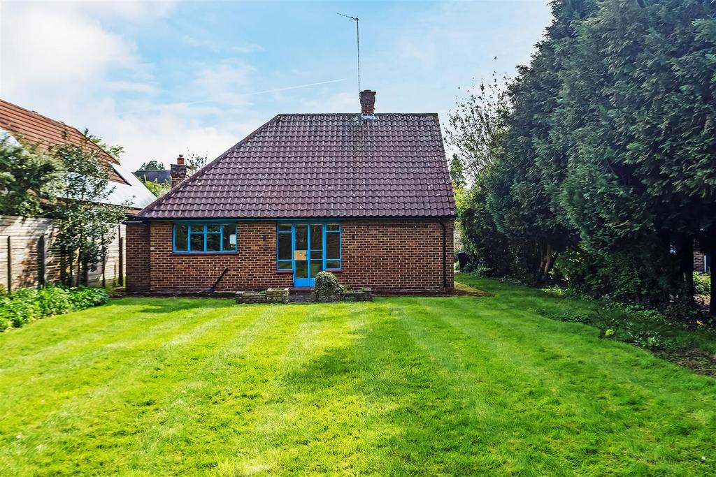 Bluehouse Lane, Oxted 4 bed bungalow £600,000