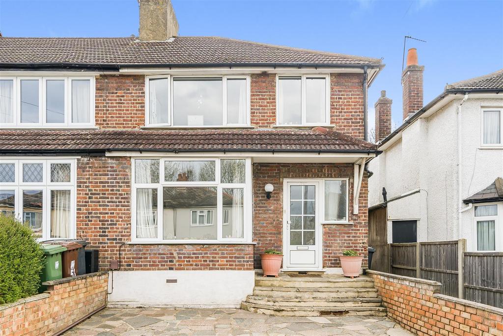 Melbourne Road, Bushey WD23 3 bed end of terrace house £499,950
