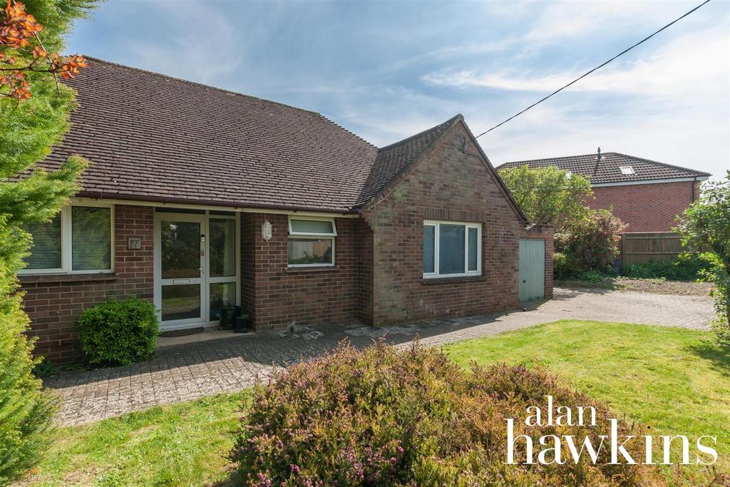 Longleaze, Royal Wootton Bassett SN4 8 3 bed detached house for sale
