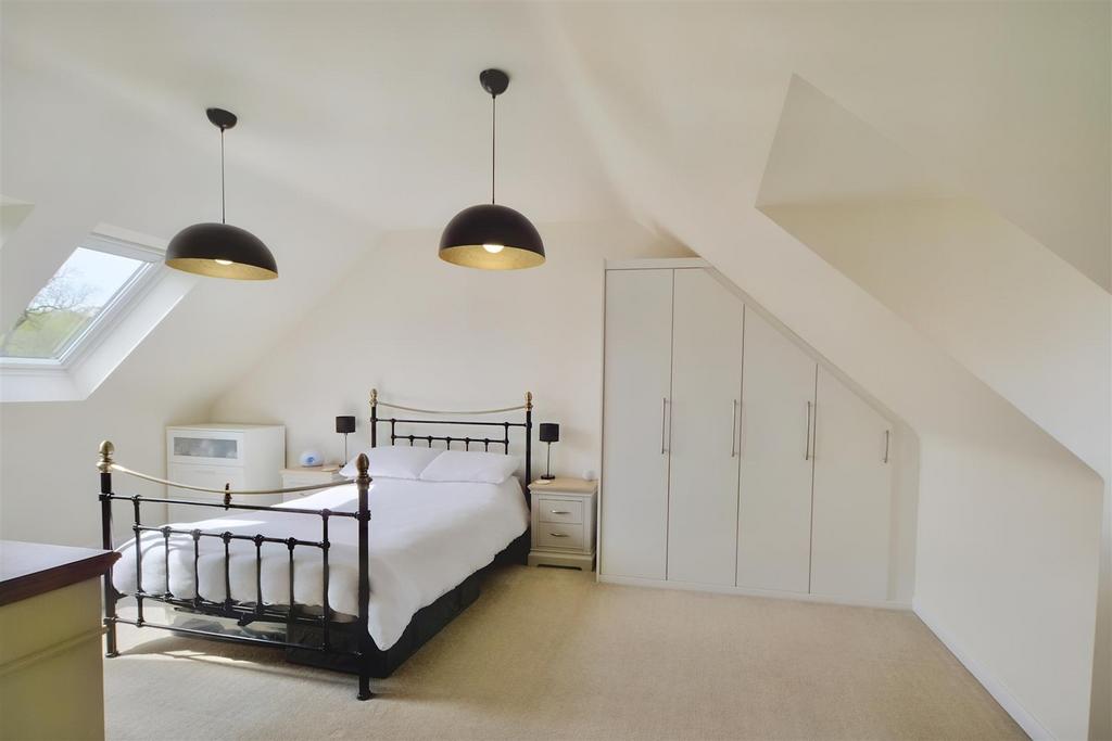 Bedroom 1 3.jpeg