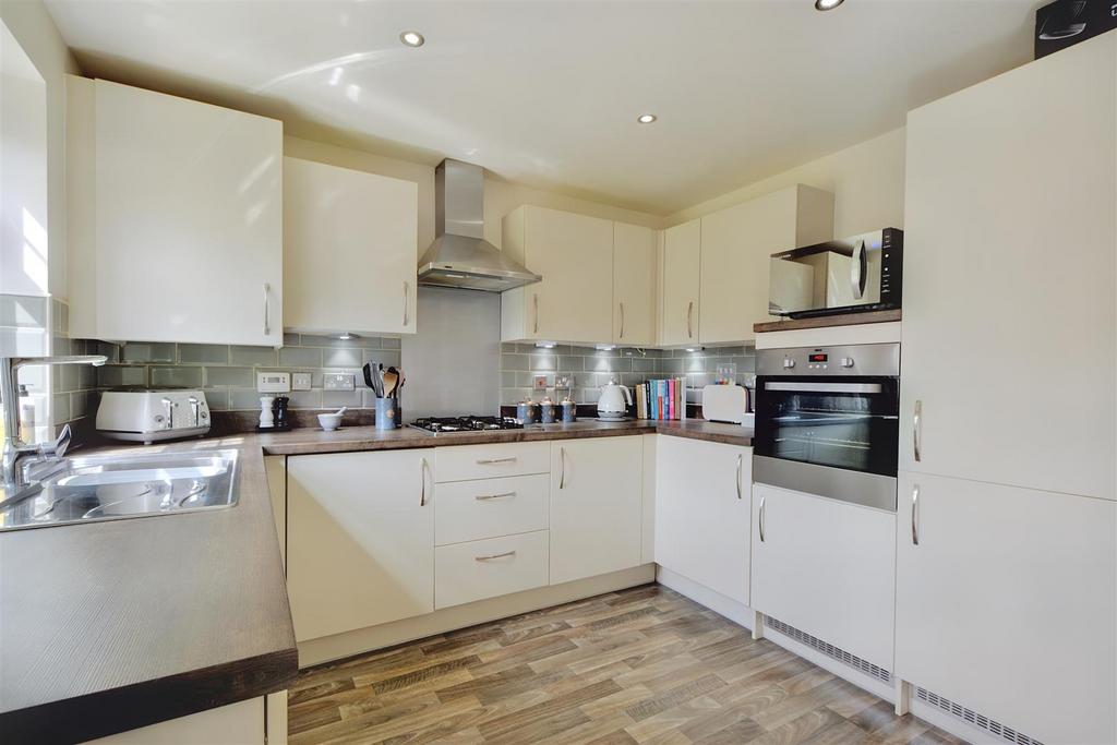 Kitchen 1.jpeg