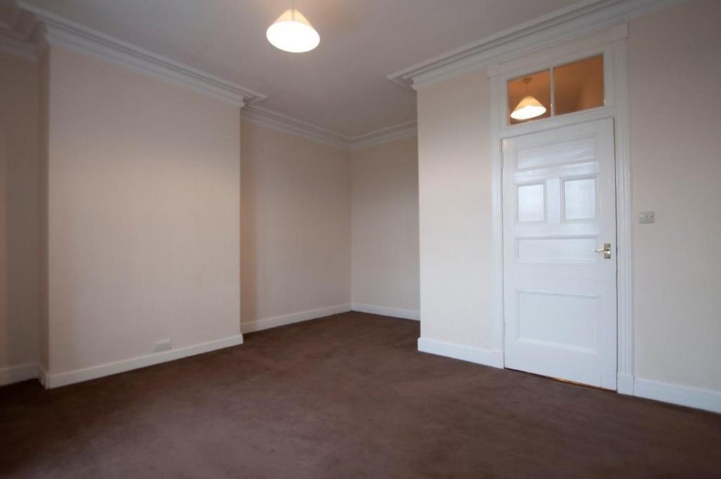 14H Ashley Terrace, Alloa, FK10 2BA 1 bed flat £475 pcm (£110 pw)