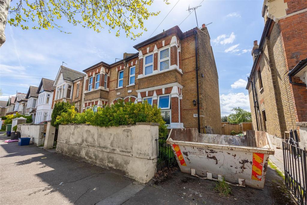 Kilworth Avenue, SouthendOnSea 2 bed ground floor flat for sale £