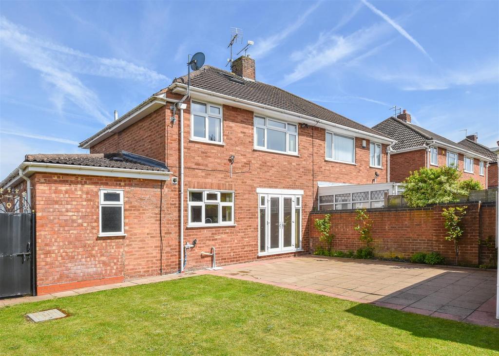 37 Ennerdale Road, Tettenhall, Wolverhampton 4 bed semidetached house