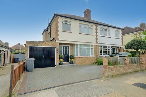 35 Hillside Grove, Chelmsford, CM2 9DA