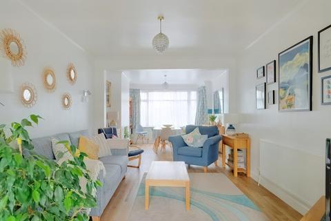 35 Hillside Grove, Chelmsford, CM2 9DA