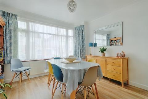 35 Hillside Grove, Chelmsford, CM2 9DA