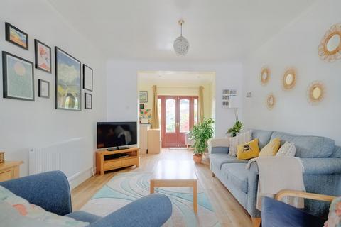 35 Hillside Grove, Chelmsford, CM2 9DA