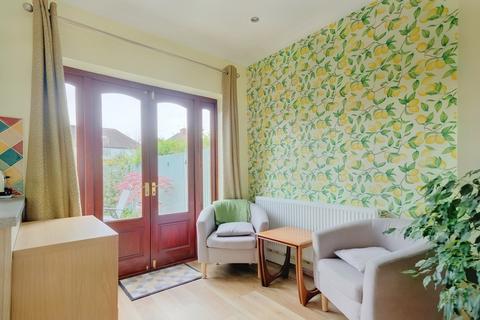 35 Hillside Grove, Chelmsford, CM2 9DA