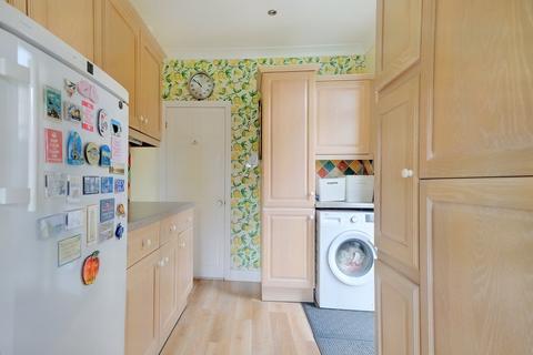 35 Hillside Grove, Chelmsford, CM2 9DA