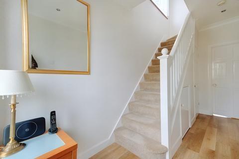 35 Hillside Grove, Chelmsford, CM2 9DA