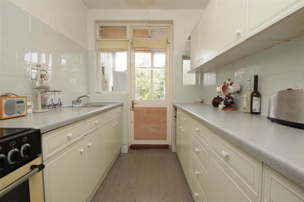 Trinity Avenue, Enfield EN1 3 bed terraced house for sale £499,995