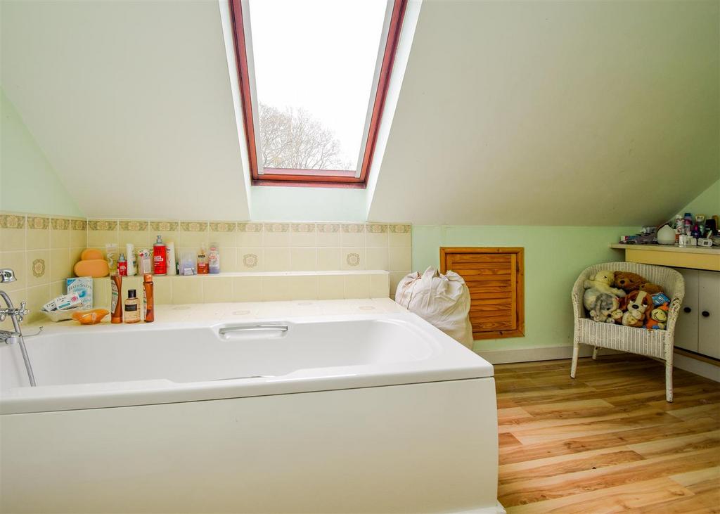 38 Foley Avenue - En - Suite Bathroom.jpg