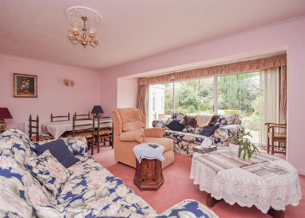 38 Foley Avenue - Lounge.jpg