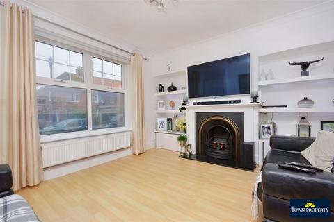 7 Cavalry Crescent, Eastbourne, BN20 8NT
