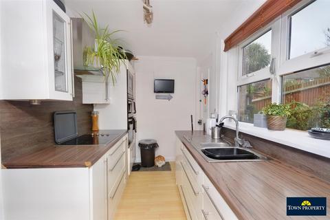 7 Cavalry Crescent, Eastbourne, BN20 8NT