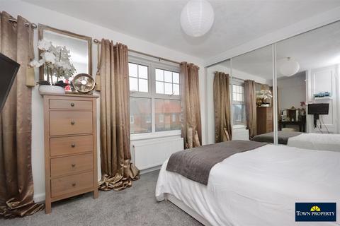7 Cavalry Crescent, Eastbourne, BN20 8NT