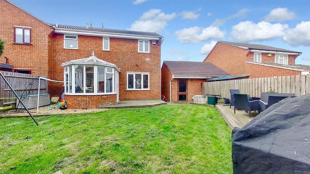 Arncliffe Drive, Heelands, Milton Keynes 3 bed semidetached house for