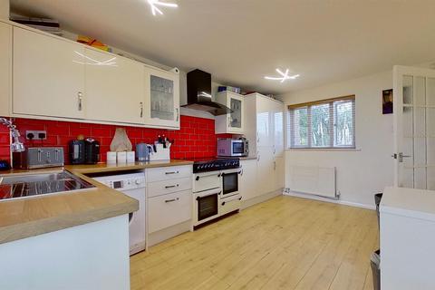 194 Arncliffe Drive, Heelands, Milton Keynes, MK13 7QF