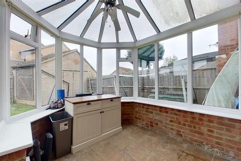 194 Arncliffe Drive, Heelands, Milton Keynes, MK13 7QF