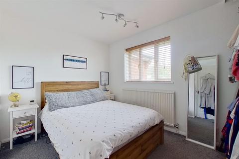 194 Arncliffe Drive, Heelands, Milton Keynes, MK13 7QF