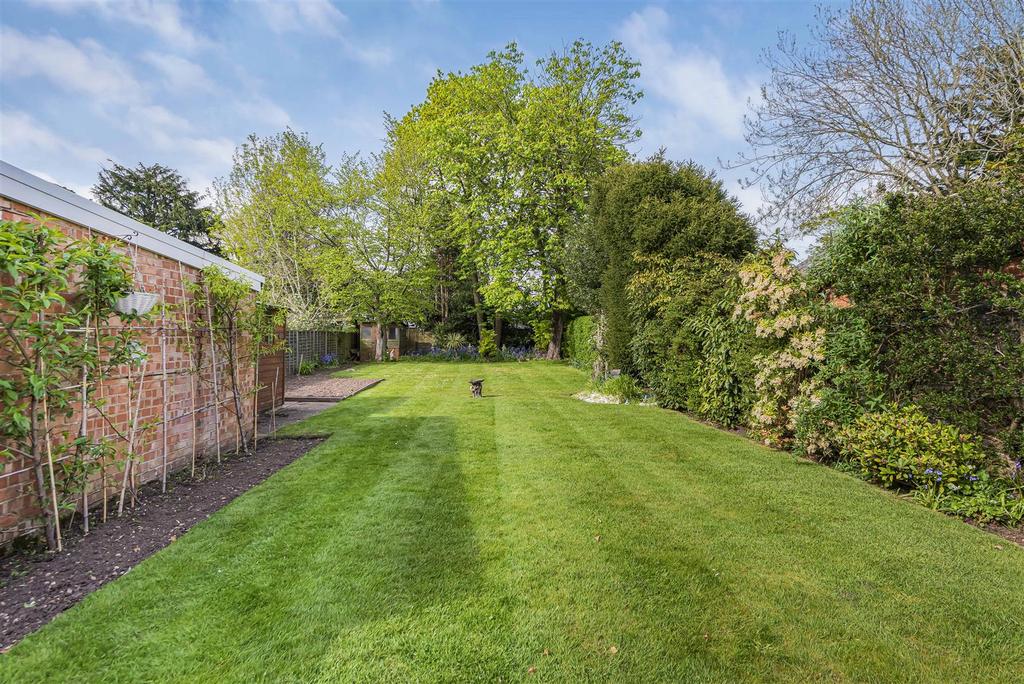 Woodlands Avenue, Woodley, Reading 2 bed detached bungalow £497,500