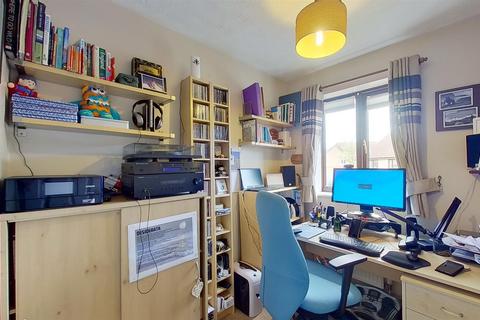 4 Bernstein Close, Browns Wood, Milton Keynes, MK7 8EH
