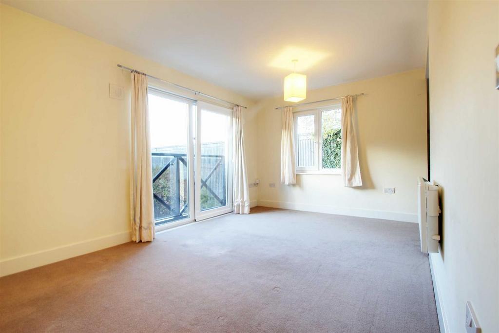 Malin Court, Hemel Hempstead 2 bed apartment £1,250 pcm (£288 pw)