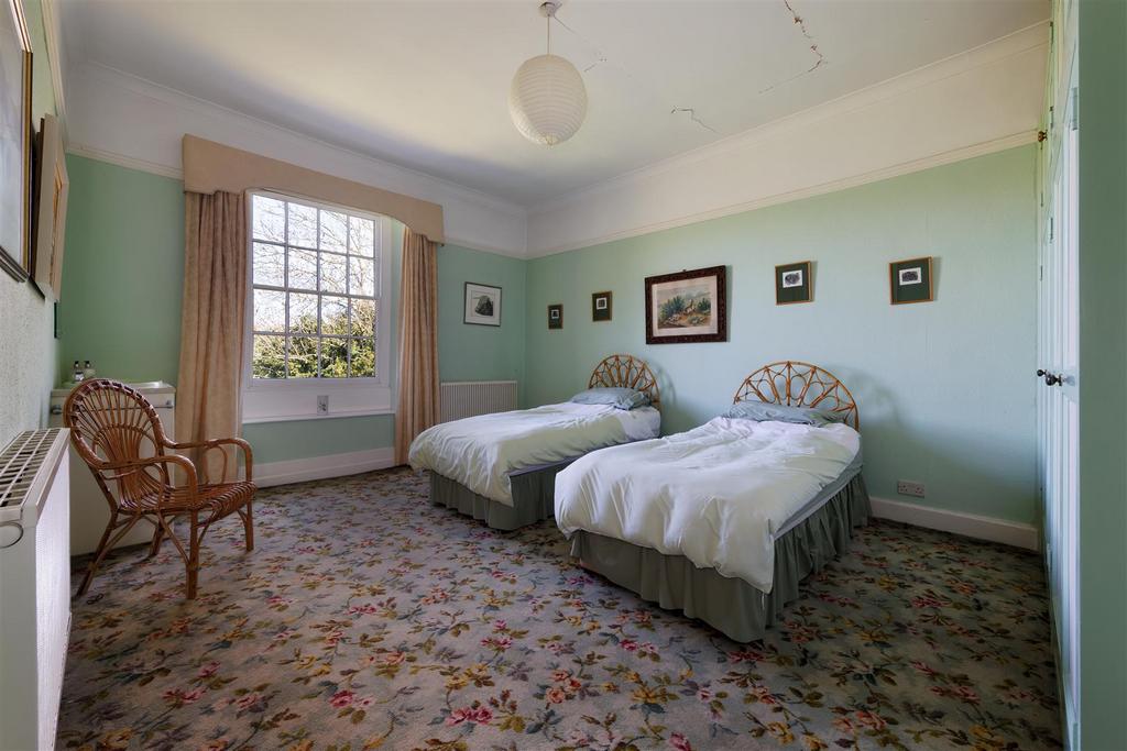 Ladbroke-121 A.jpg