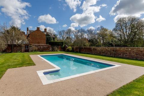 undefined, Banbury Road, Ladbroke, Southam