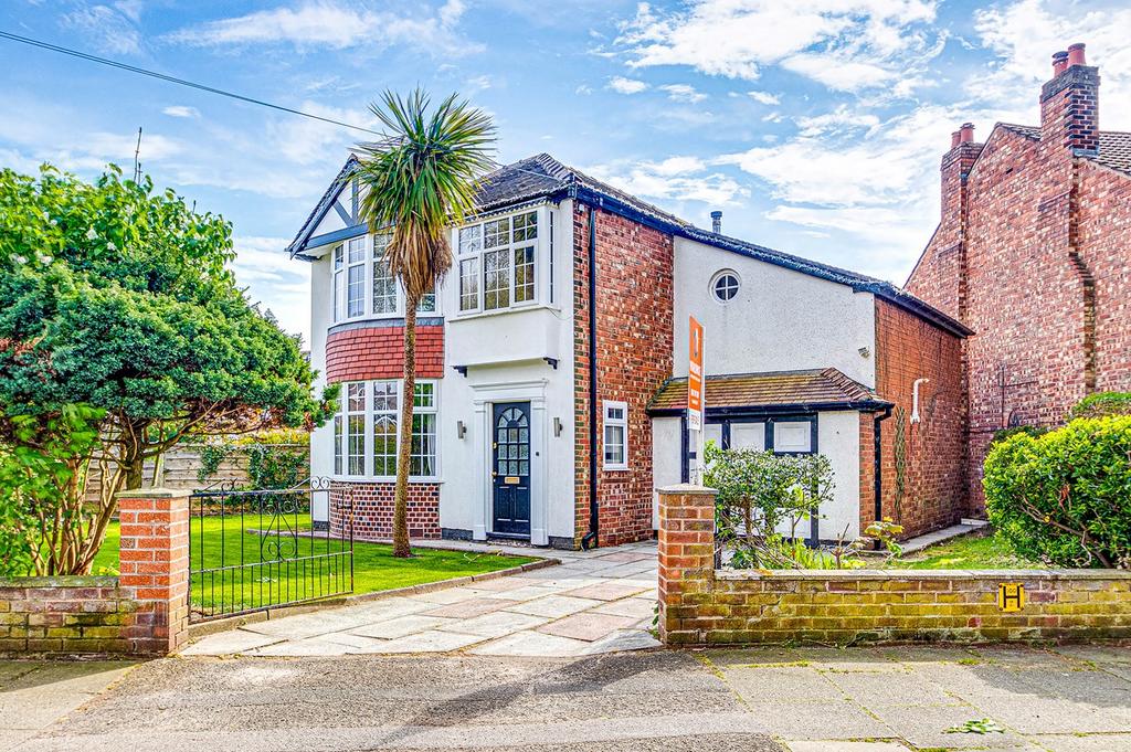 Ambleside Road, Flixton, Manchester, M41 4 bed detached house £425,000