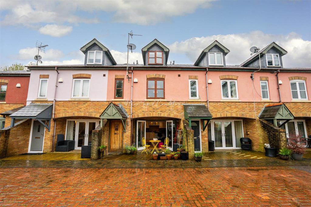 Vicarage Mews, Hern Crabtree (10).jpg