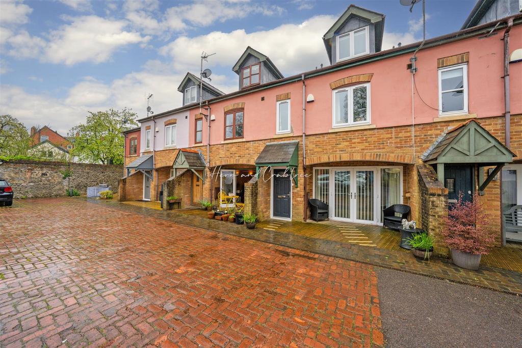 Vicarage Mews, Hern Crabtree (15).jpg