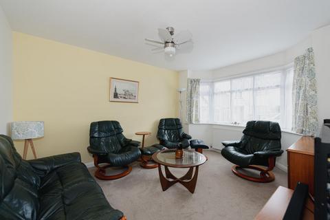 37 Hamilton Close, Epsom, KT19 8RG