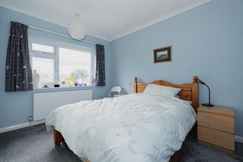 37 Hamilton Close, Epsom, KT19 8RG