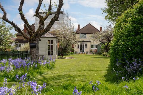 37 Hamilton Close, Epsom, KT19 8RG