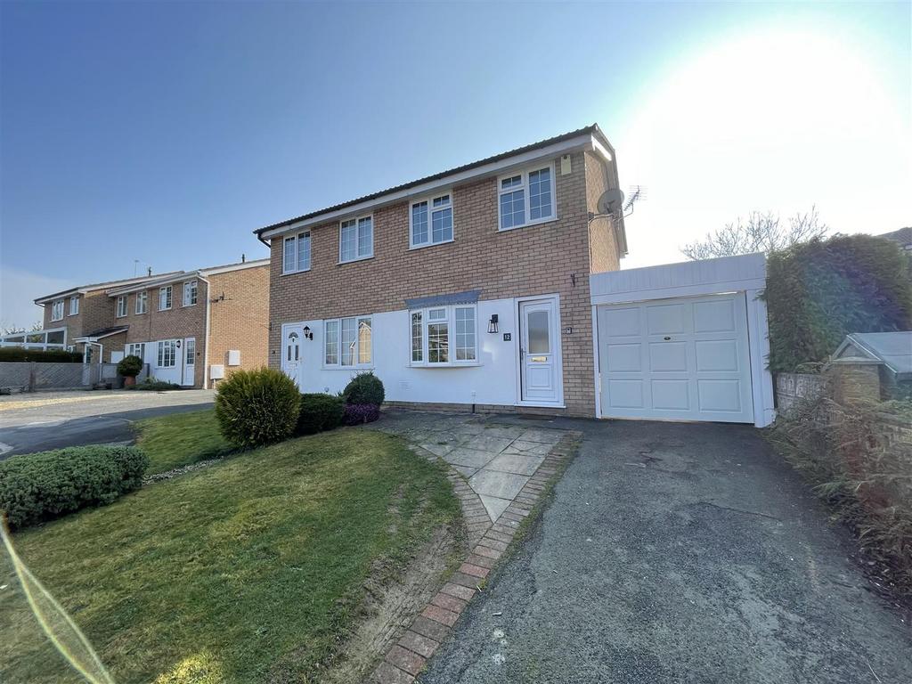 Kemble Drive, Shrewsbury 2 bed semidetached house £875 pcm (£202 pw)