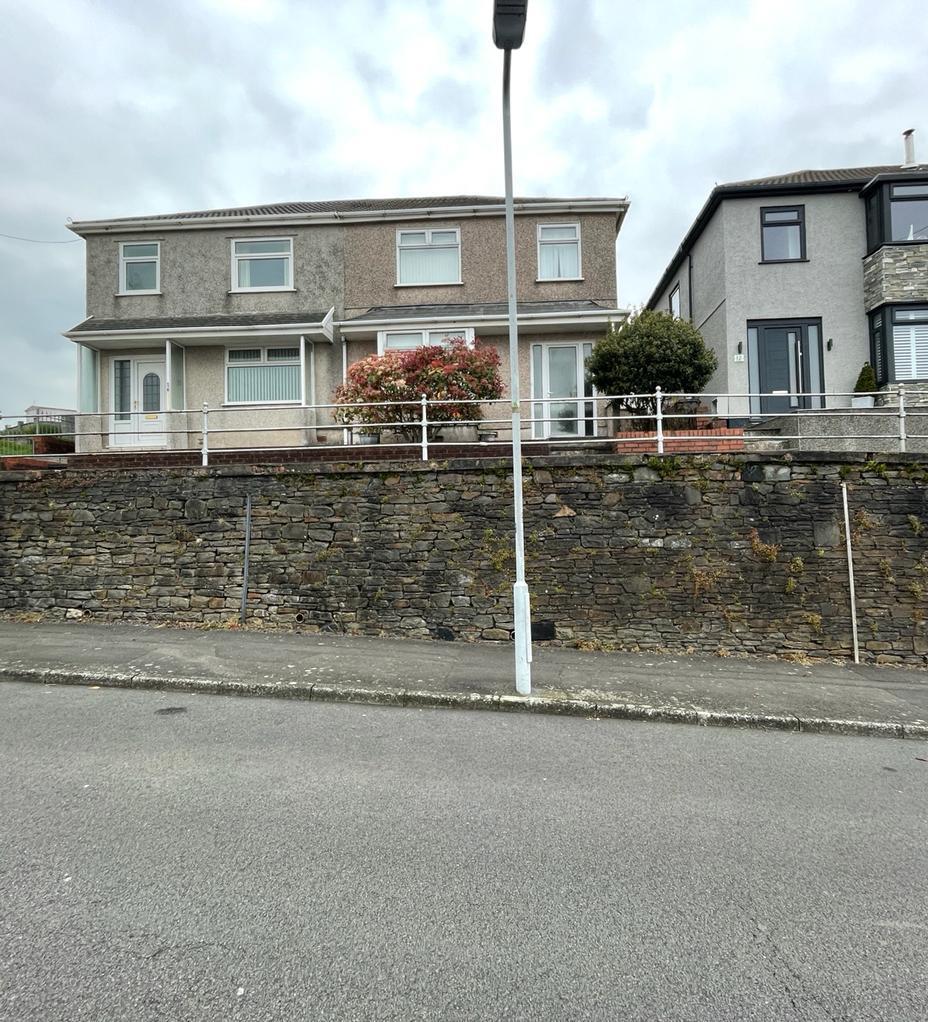 Beaumont Crescent, St. Thomas, Swansea 3 bed semidetached house for sale £155,000