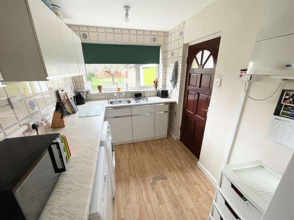 Nine Elms Road, Longlevens, Gloucester 3 bed semidetached house £310,000