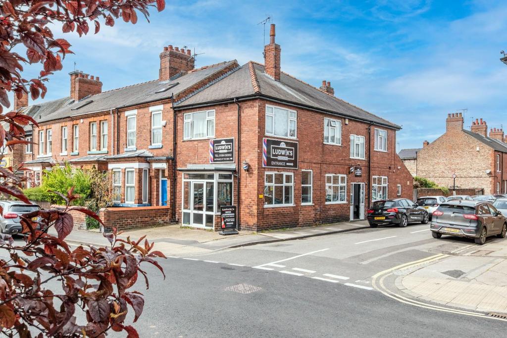 175 Burton Stone Lane, York Retail property (high street) to rent £