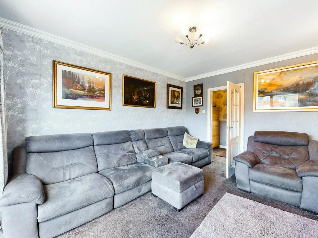 Reevy Avenue, Bradford, BD6 3 bed semidetached house £169,000