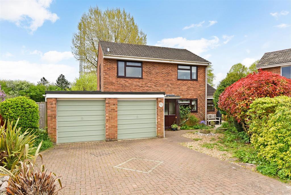 Hazel Close, Andover 3 bed detached house £385,000