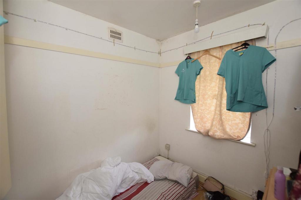 Bedroom 3 copy.jpg