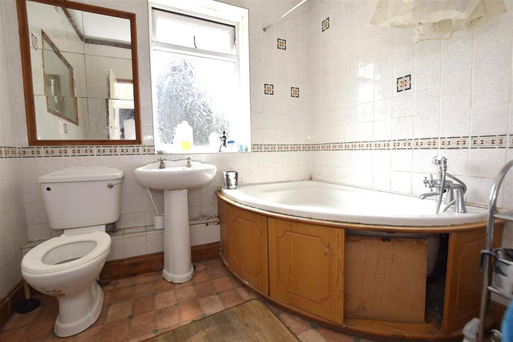 Bathroom copy.jpg