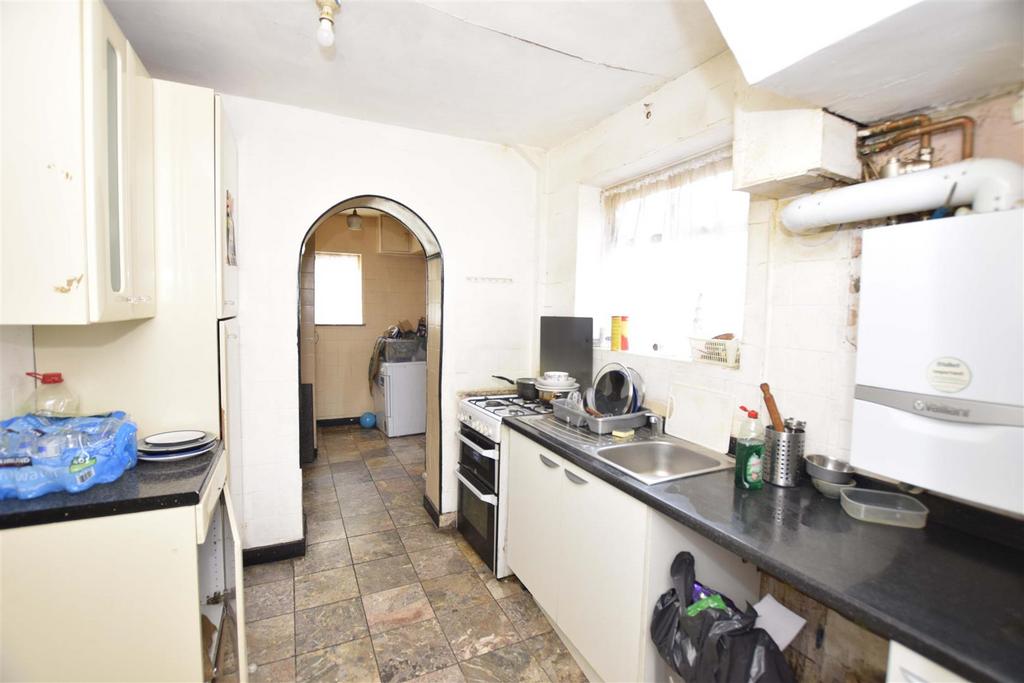 Kitchen copy.jpg