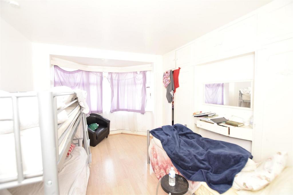 Bedroom 1 copy.jpg