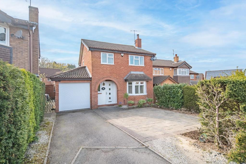 Stanwood Drive, Walton, Chesterfield, S42 7NT 4 bed detached house for